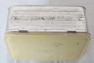 Vintage - 1940&#39;s WW2 Home Front Civilian Child&#39;s Tin Sandwich Box