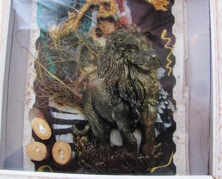 Vintage - Handmade Wood Frame with 3D Bronze Coated Lion Picture