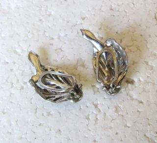 Vintage - 1950&#39;s Silver Curled Leaf Shaped Earrings - Clip Ons