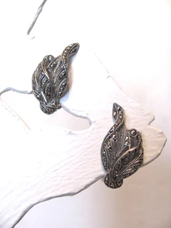 Vintage - 1950&#39;s Silver Curled Leaf Shaped Earrings - Clip Ons