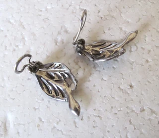 Vintage - 1950&#39;s Silver Curled Leaf Shaped Earrings - Clip Ons