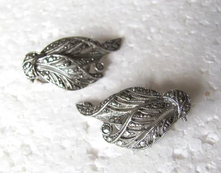 Vintage - 1950&#39;s Silver Curled Leaf Shaped Earrings - Clip Ons