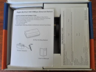 8 Port CNET Fast Ethernet Switch MODEL CSH 800 with 8 Cables - Ref no  0005