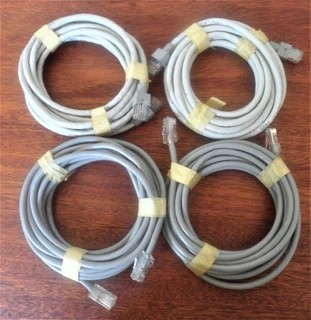 8 Port CNET Fast Ethernet Switch MODEL CSH 800 with 8 Cables - Ref no  0005