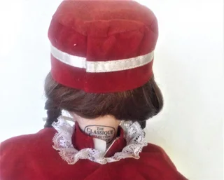 Vintage - The Classique Collection LAU D8750 Porcelain Doll