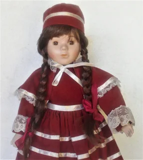 Vintage - The Classique Collection LAU D8750 Porcelain Doll