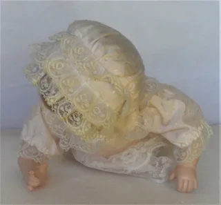 Vintage - The Promenade Collection - Eugenie A K089 Porcelain Doll