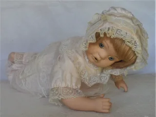 Vintage - The Promenade Collection - Eugenie A K089 Porcelain Doll