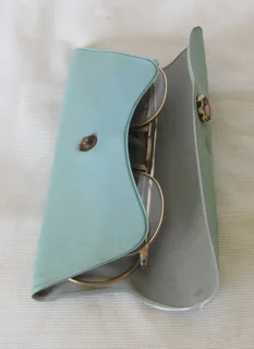 Vintage - Ladies Wire Framed Eyeglasses with Original Case