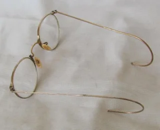 Vintage - Ladies Wire Framed Eyeglasses with Original Case