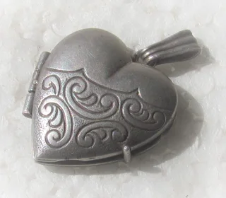 Vintage - 1950's Silver Locket