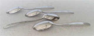 Vintage - 1970&#39;s 4 x Stainless Steel Silver Plated Teaspoons