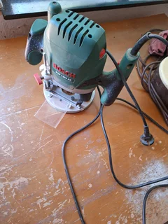 Bosch pof 1200 AE