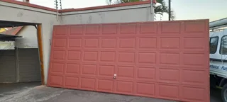 Double Fibreglass Tip-Up Garage Door – Excellent Condition (2110 x 4840mm)   R7500 ( neg.)