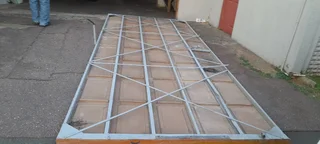 Double Fibreglass Tip-Up Garage Door – Excellent Condition (2110 x 4840mm)   R7500 ( neg.)