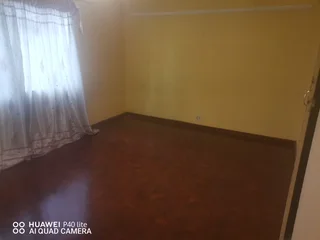 Flat share corner Chappell and Berg Street R2400 room prepaid electricity no parking nd no children