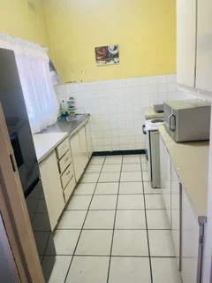 Flat share,Room in 2 bedroom flat, share kitchen and bathroom