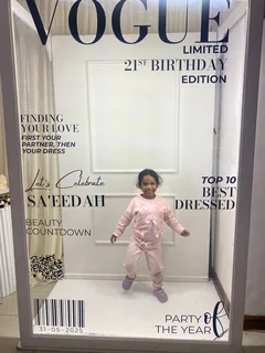 Magazine Booth Photo Box