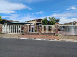 Spacious property in Peerless Park North Kraaifontein