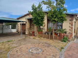 Spacious property in Peerless Park North Kraaifontein