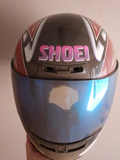 Shoei (L) helmet