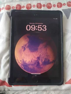 Apple iPad 6th gen 128GB WIFI + Pencil + charger