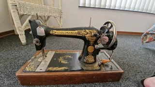 Antique singer sewing machine for R4000.00 neg.