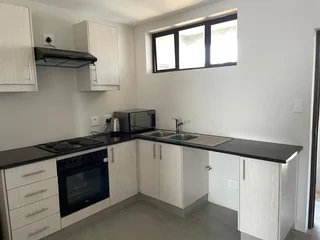 Newly renovated, secure, safe access controlled 1 bedroomed apartment in Fynnlands, Bluff