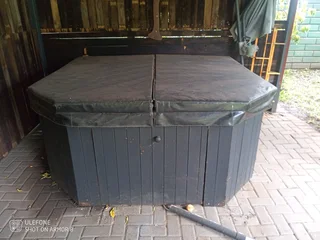 Jacuzzi 6 seater