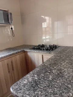 Professional 2 bed apartment avail in North Suburbs of Westville