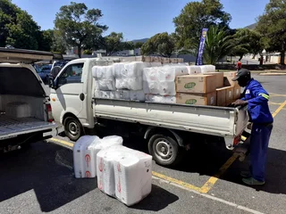 BAKKIE AND DRIVER TO HIRE