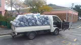 BAKKIE AND DRIVER TO HIRE