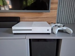 Xbox ONE S 1TB (2 controllers) and over 20 games