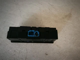 Mercedes-Benz C E W205 W213 C238 Multimedia Connection Unit Dual USB A2138200401