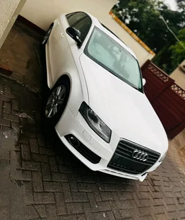 Audi A4.