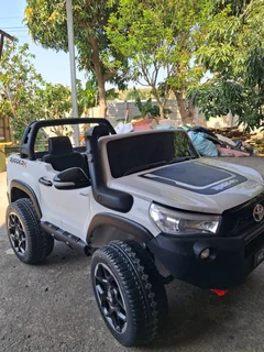 Toyota Hilux Manual and remote controlled 4x4 kids car
