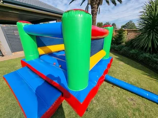 Bouncy house / Jumping castle &#43;- 3m x 3m (Motor included)