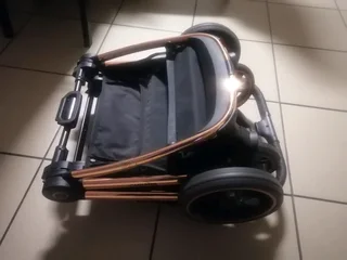 Chelino Platinum Pram