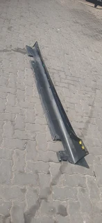 BMW E60 5 series (M5) right side skirt please contact lucas on 0843018577