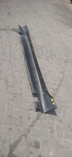 BMW E60 5 series (M5) right side skirt please contact lucas on 0843018577