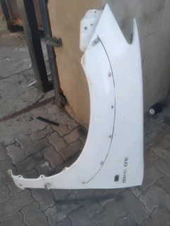 Toyota Hilux D4D/Vvti left fender plz contact Lucas on 0843018577