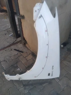 Toyota Hilux D4D/Vvti left fender plz contact Lucas on 0843018577