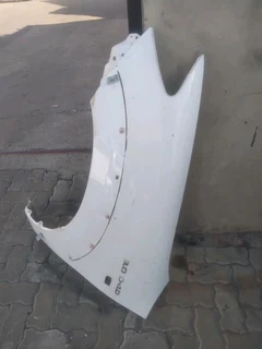 Toyota Hilux D4D/Vvti left fender plz contact Lucas on 0843018577