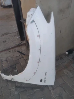 Toyota Hilux D4D/Vvti left fender plz contact Lucas on 0843018577