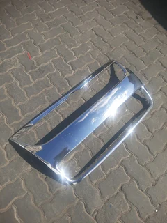 Vw Tourag 2007-2011model facelift front grill please contact lucas on 0843018577  grill
