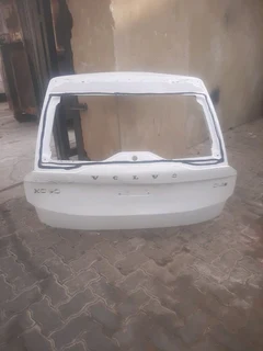 Volvo XC90 2016-2022 model tailgate please contact lucas on 0843018577