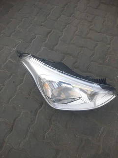 Hyundai i10 grand right side headlight please contact lucas on 0843018577