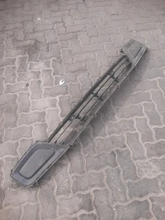 Hyundai H100 bakkie front grill please contact lucas on 0843018577