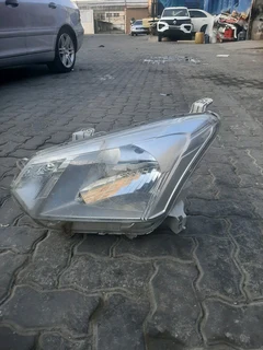 Isuzu D Mux left headlight please contact lucas on 0843018577