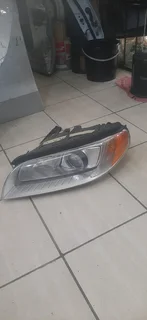 Volvo S80 left side headlight please contact lucas on 0843018577
